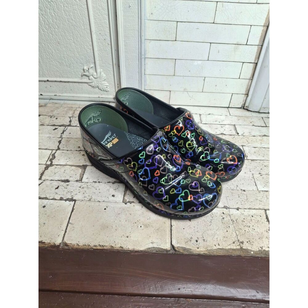 Dansko XP 2.0 Floating Hearts Clogs Patent Leather Teacher CNA Nurse Sz 38 7.5-8